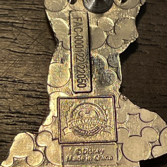 Official Disney Penny Bolt Dog Owner Kneeling Pin 2014 - Picture 3 of 3